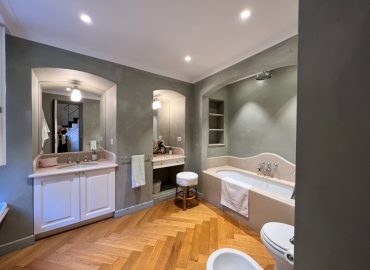 TWIN ENSUITE WITH BATH 2