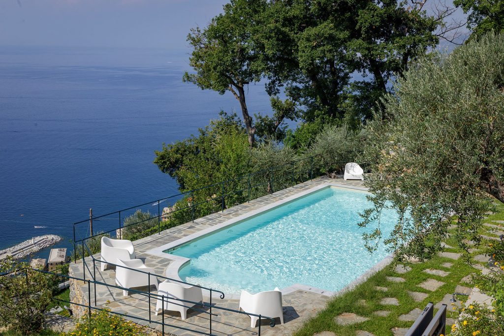 villa with pool near camogli for rent