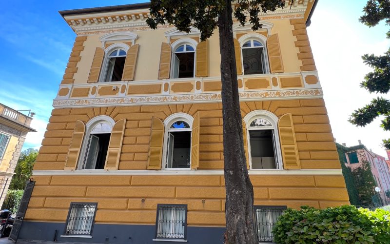 v exterior side parking